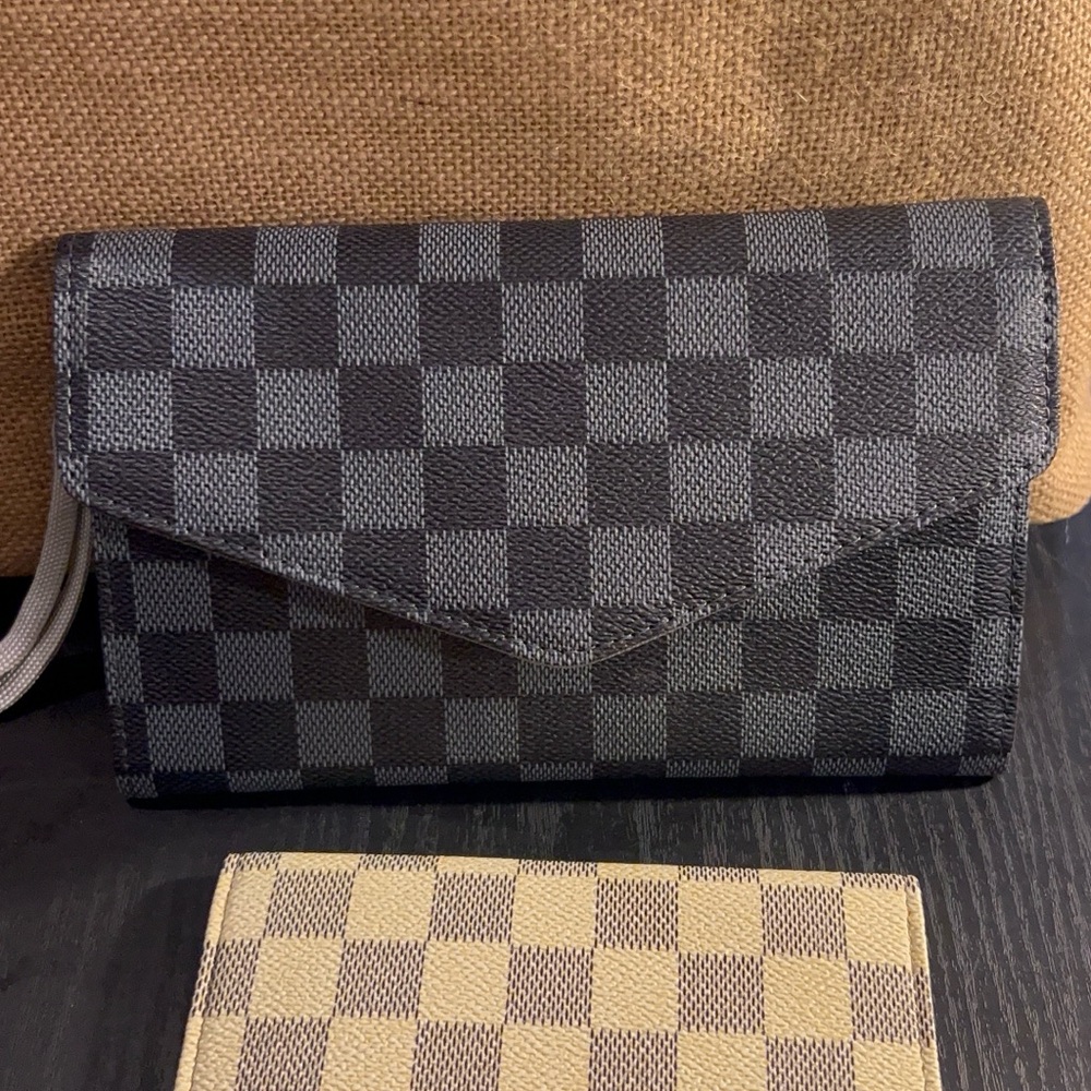 Rita Messi passport holder and wallet